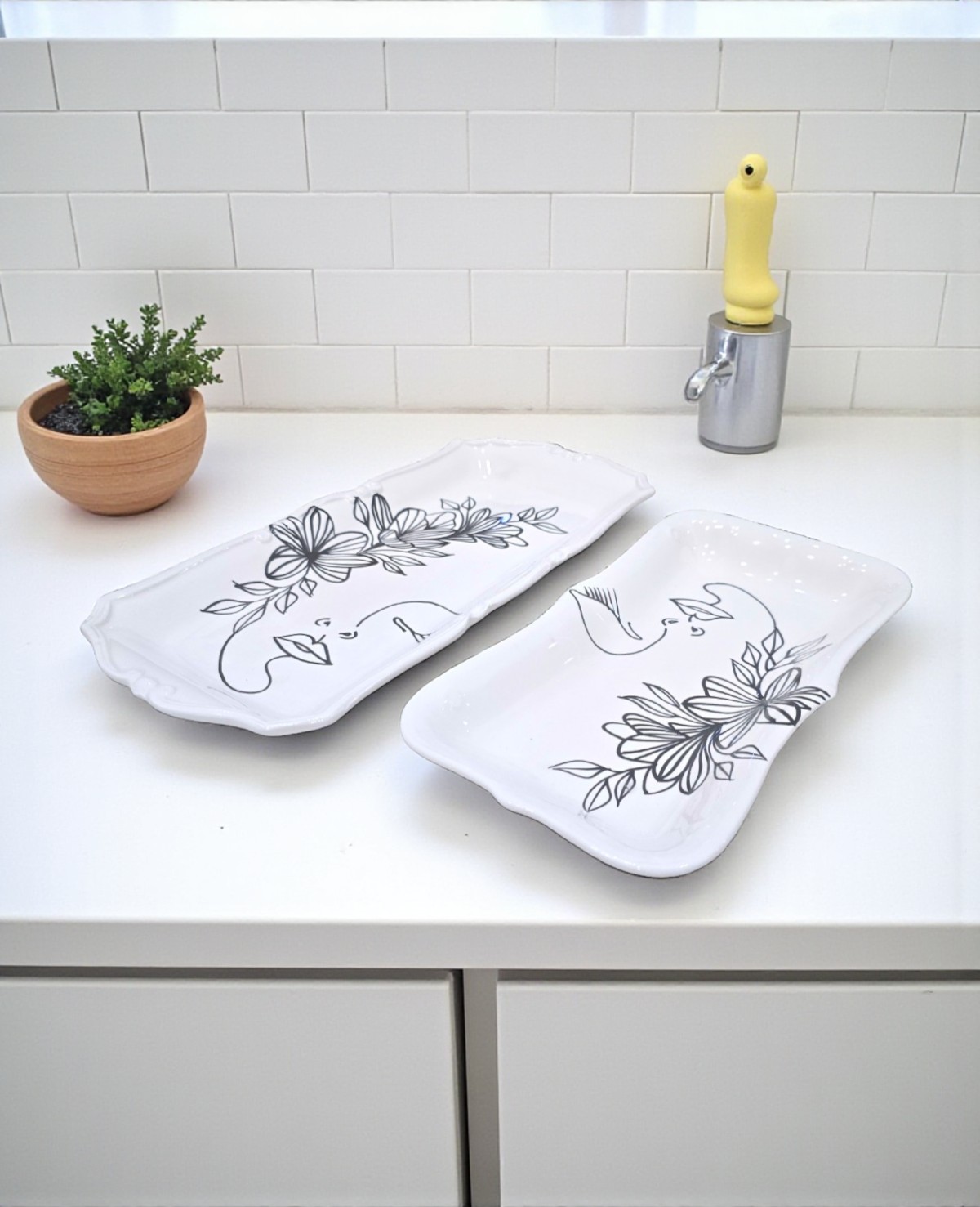 Plateau Cake Face Art – Image 6